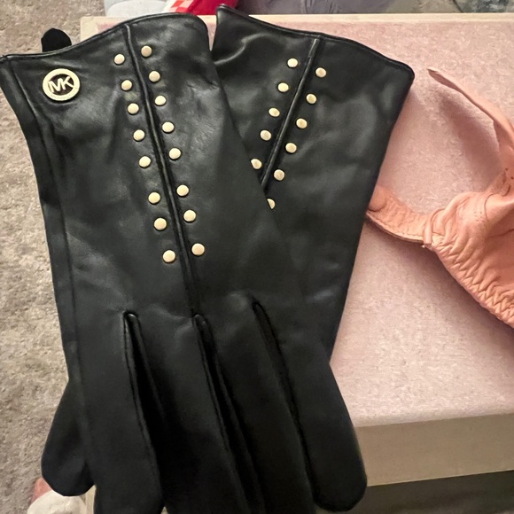 Michael KORS brand new Black leather Gloves with Gold Accents - Picture 7 of 7